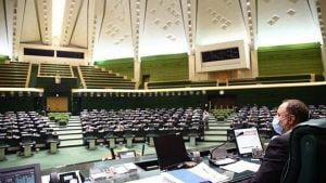 حداقل حقوق بازنشستگان و حداکثر حقوق کارکنان در کمیسیون تلفیق