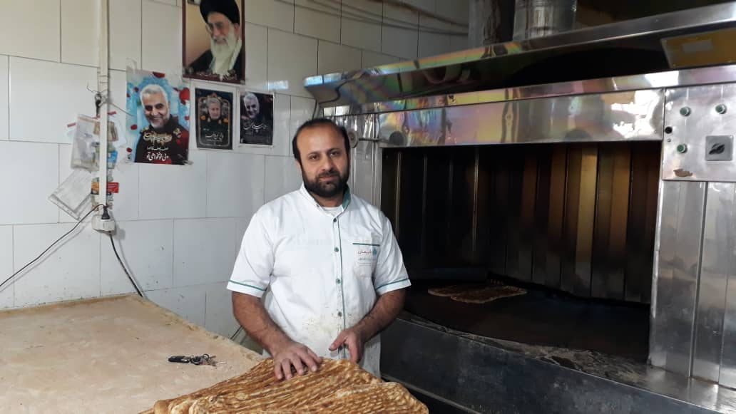اقدام خیرخواهانه دوساله یک نانوای خیّر در بندرکیاشهر