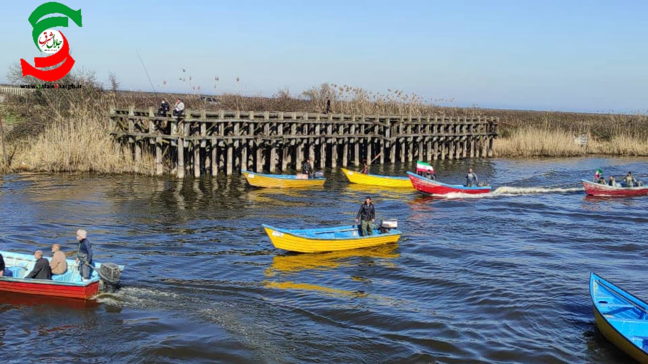 رژه قایق سواران صید و صیادی بندرکیاشهر در دومین از روز دهه مبارک فجر+ تصاویر و فیلم
