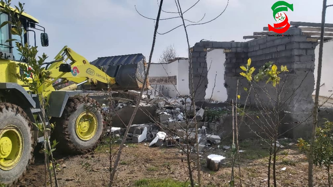 تخریب سه واحد ویلایی و آزد سازی ۱۰ هکتار زمین متصرفی در بخش مرکزی آستانه اشرفیه