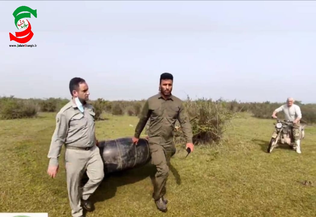 جمع آوری اداوات صیادی بعد از پایان فصل صید و صیادی در بندر کیاشهر