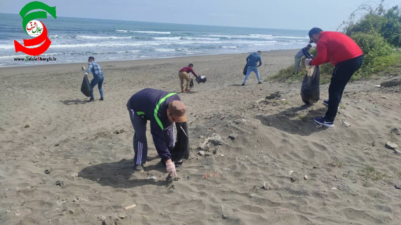 سواحل دستک بندر کیاشهر از زباله پاکسازی شد