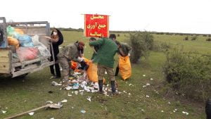 جمع آوری زباله های سرگردان در پارک ملی بوجاق بندرکیاشهر