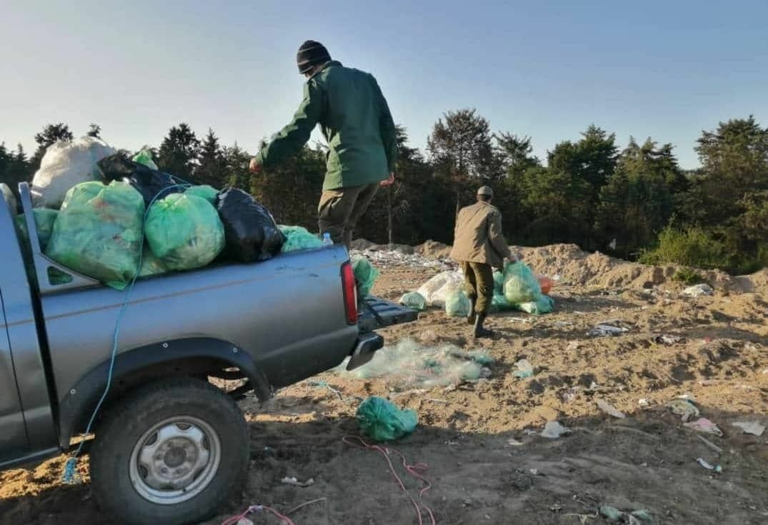 زباله های برجا مانده از روز طبیعت در پارک ملی بوجاق بندرکیاشهر پاکسازی شد