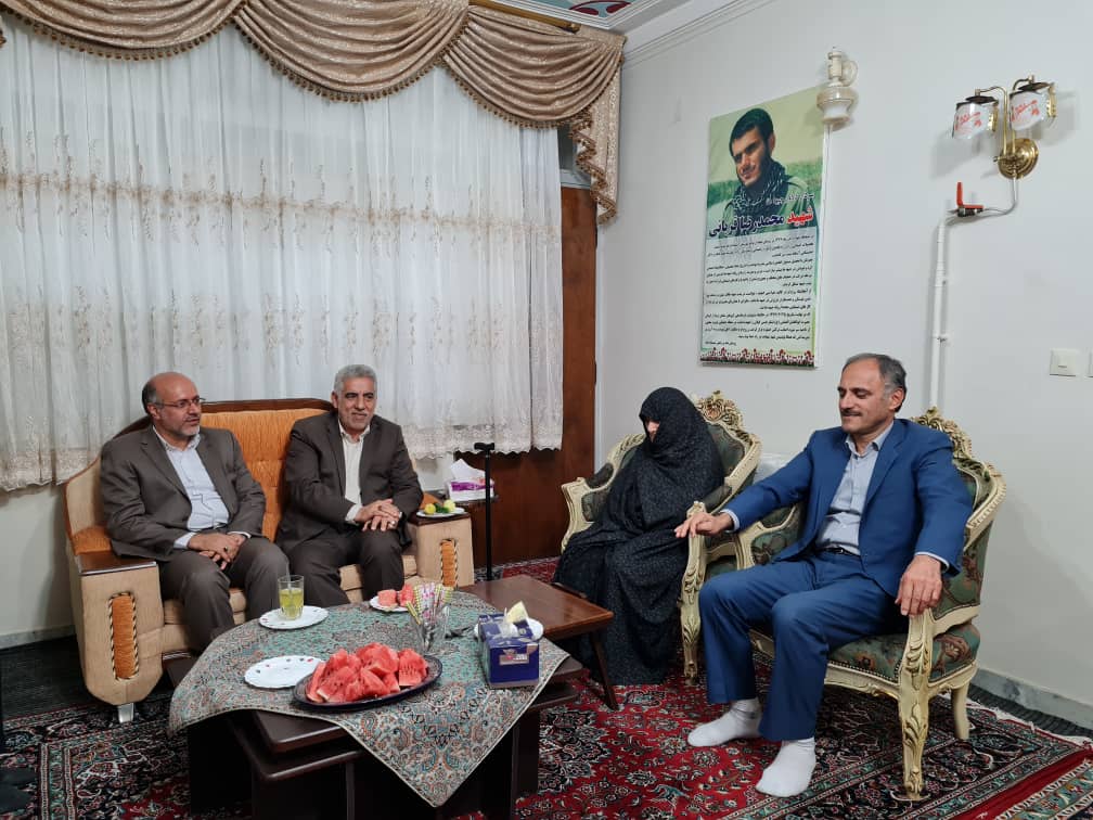 دیدار استاندار گیلان با خانواده شهیدان فتحی مقدم و قربانی در آستانه اشرفیه
