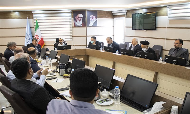 مسئولان نباید به فکر منافع شخصی خود باشند