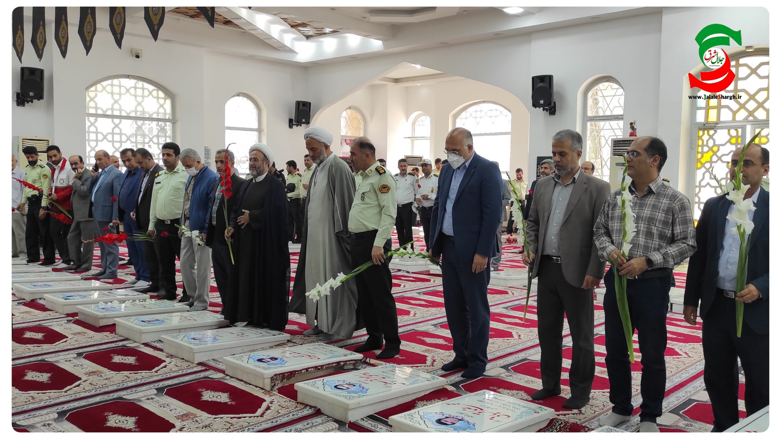 گلزار شهدای شهر آستانه اشرفیه گل افشانی شد