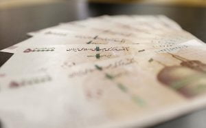 جزئیات کامل افزایش حقوق کارمندان و بازنشستگان | جدول افزایش حقوق بر اساس نظرات دولت و مجلس