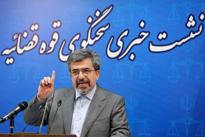 نشست خبری  سخنگوی قوه قضاییه درباره اتهام دو خبرنگار بازداشتی و برخورد با سلحشوری و صادقی | آمار دانش آموزان بازداشتی | ۴۲ نفر در حادثه اوین تحت تعقیبند