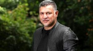 علی دایی: قصد همسر و دخترم برای سفر به آمریکا دروغ است، این‌هم بلیت برگشت‌شان/ اینکه همسرم قبل از خروج باید اطلاع می‌داده هم واقعیت ندارد