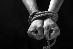 تصاویر لحظه آزادی گروگان ۴۰ میلیارد تومانی پس از ۷۰ روز | پسر ۲۱ ساله را به خارج از کشور بردند | مهندس خوشنام پول آزادی پسرش را نداشت