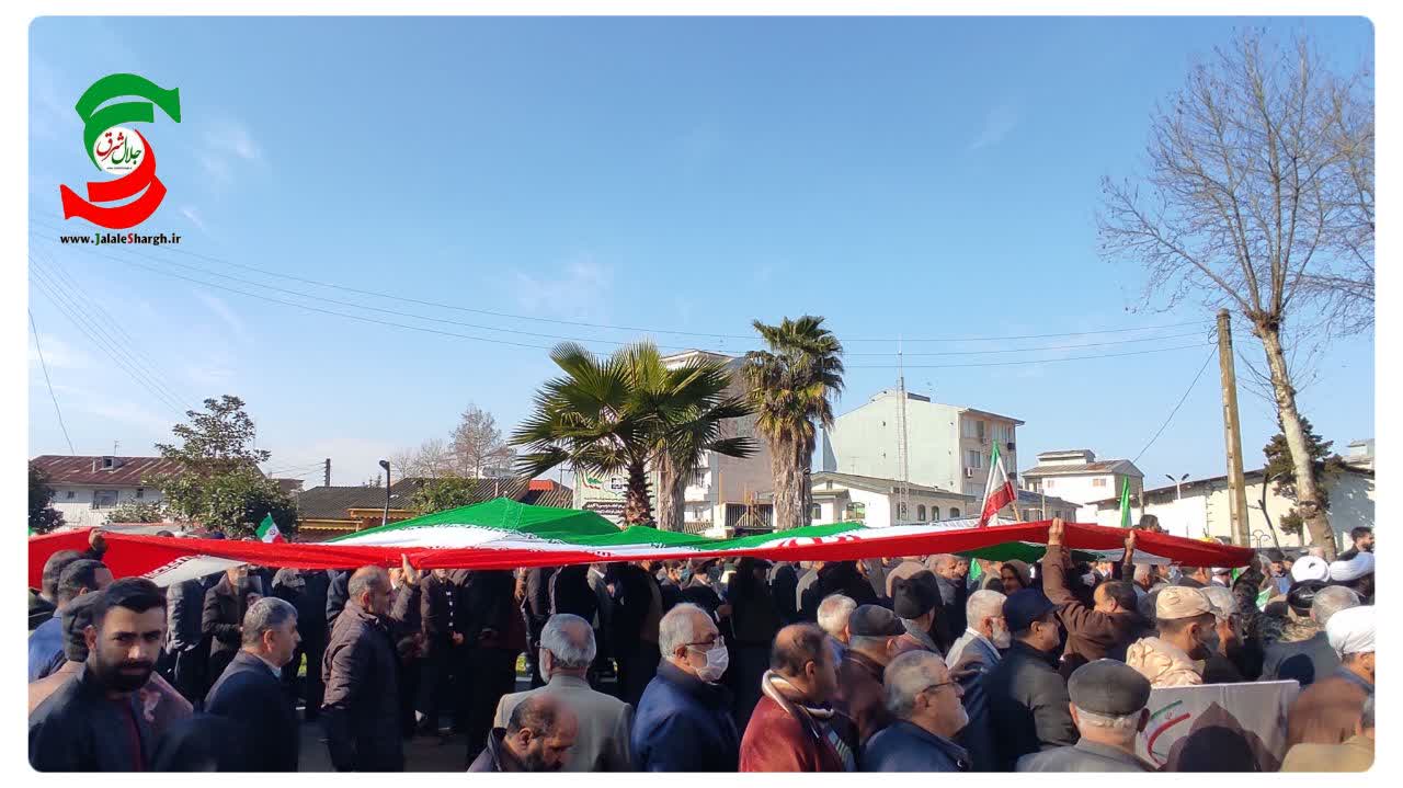 گزارش تصویری از حضور مردم در راه پیمایی۲۲ بهمن شهرستان آستانهاشرفیه۲+عکس و فیلم(۲)