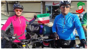 یک زوج دوچرخه سواربندرکیاشهری مسیر بندرکیاشهر تا شهر «وان» ترکیه را رکاب می زنند+فیلم و عکس