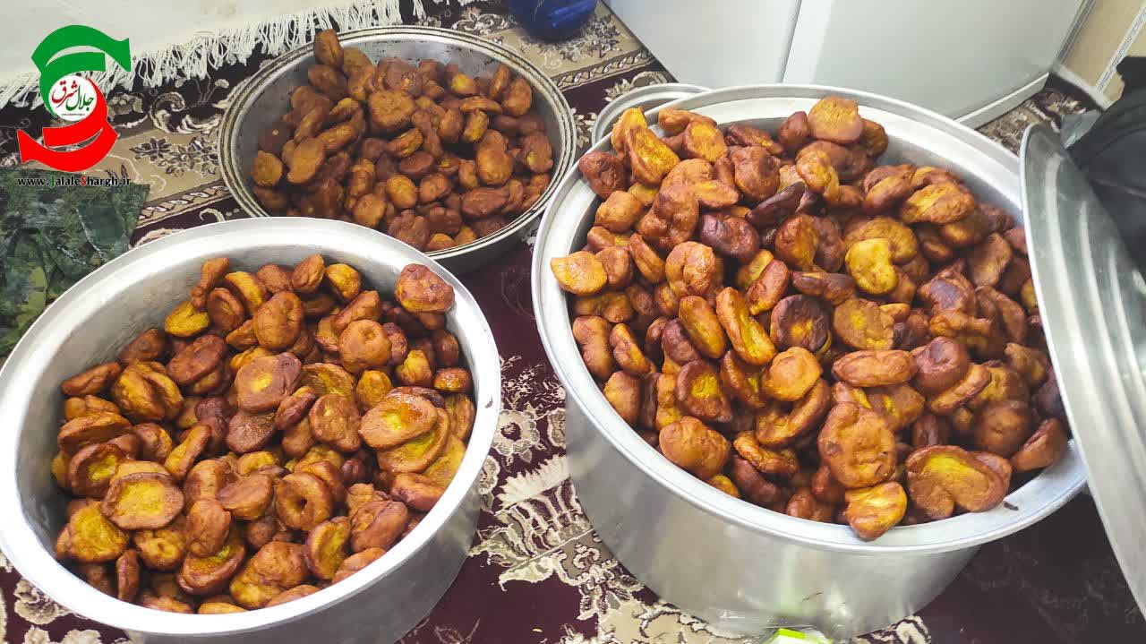 سنت کاکا پزان بانوان محله جسیدان آستانه در شب تاسوعای حسینی