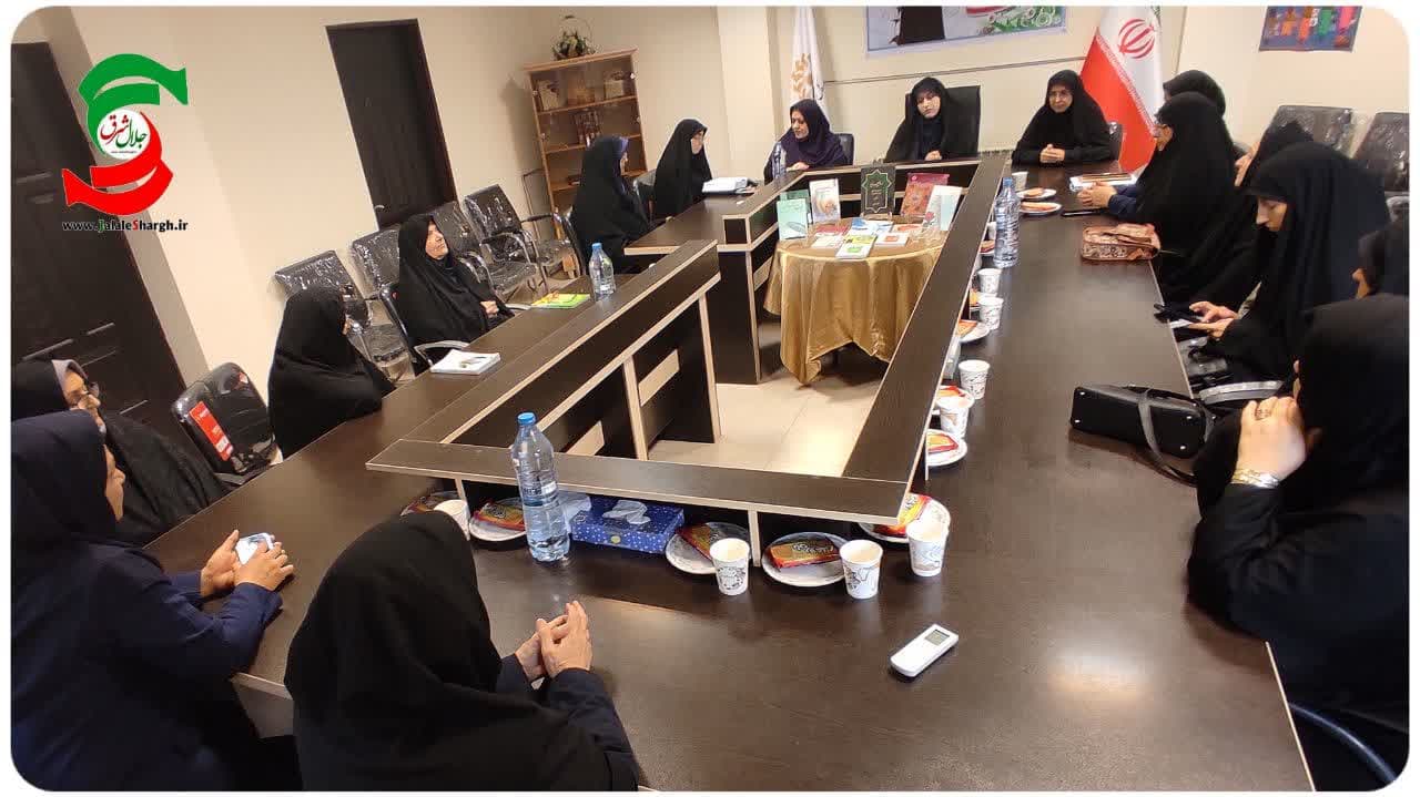 نشست تبیینی حجاب وعفاف در آستانه اشرفیه برگزارشد