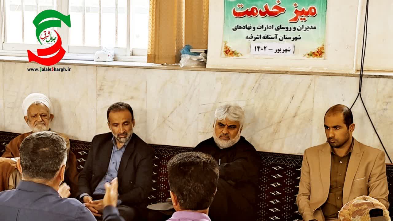 بیان مشکلات مردم روستا از ضعف زیر ساختاری برق ،آب ومخابرات در میز خدمت جهادی روستایی درهفته دولت