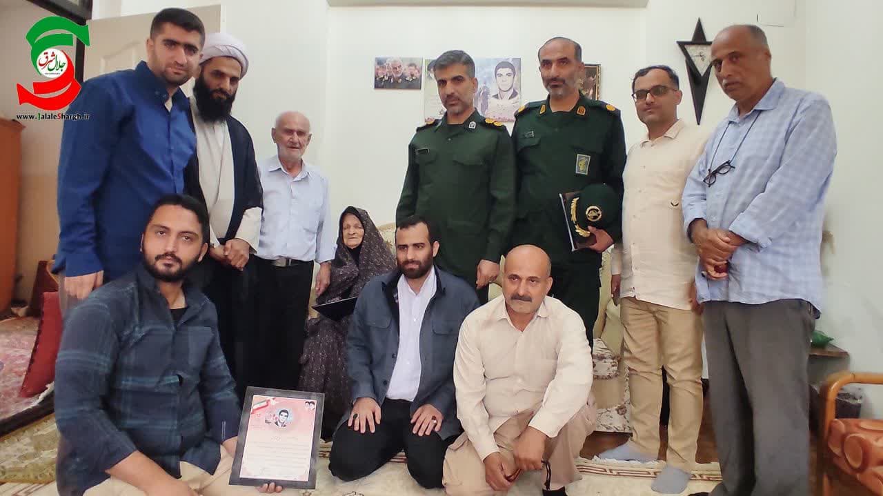 دیدار با ۵ خانواده شهید در پنجمین روز از هفته دفاع مقدس در آستانه اشرفیه + تصاویر