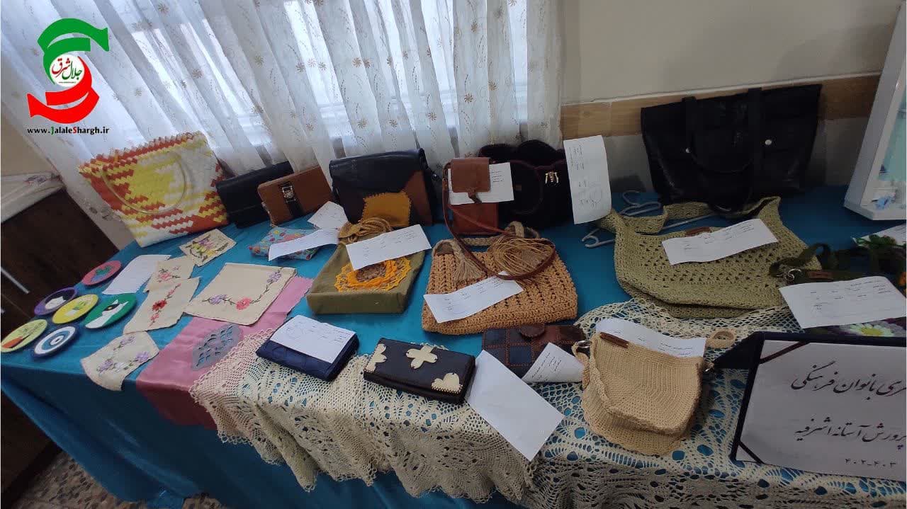 برگزاری نمایشگاه علمی_هنری بانوان فرهنگی آستانه اشرفیه