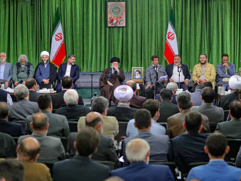 ۴۰شاعر در حضور رهبر معظم انقلاب،اشعار خود را عرضه کردند