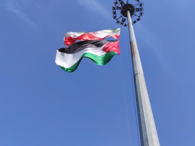 اهتزاز پرچم فلسطین بر فراز آسمان آستانه اشرفیه در حمایت از مردم غزه+ تصاویر