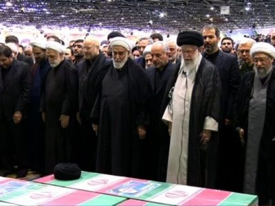رهبر انقلاب بر پیکر شهدای خدمت نماز اقامه کردند/یاران رئیسی در مراسم تشییع «شهید جمهور» حاضر شدند