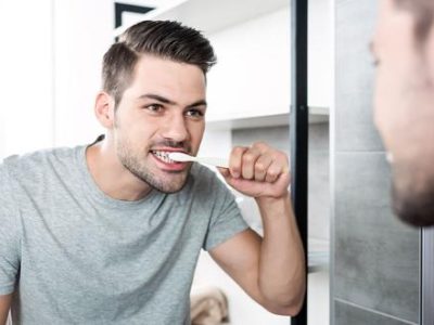 پس از مسواک، دهان خود را فورا شستشو ندهید!