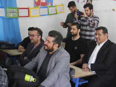 دانش آموزان آستانه ای پس از ۳۱سال بامعلم  اول ابتدایی خود دیدار کردند+عکس