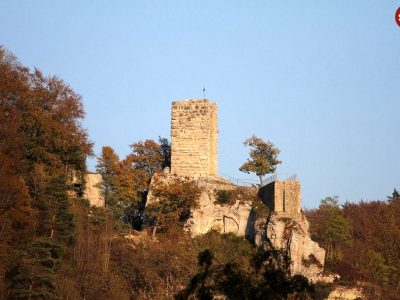 باستان‌شناسان اخیرا با کاوش در یک قلعۀ قرون وسطایی در آلمان، قطعاتی کمیاب و جالب از یک نوع بازی قرون وسطایی را پیدا کرده‌اند. در این بین شکل و شمایل مهرۀ اسب که شبیه به چهره‌های کارتونی امروزی است جالب توجه است.
