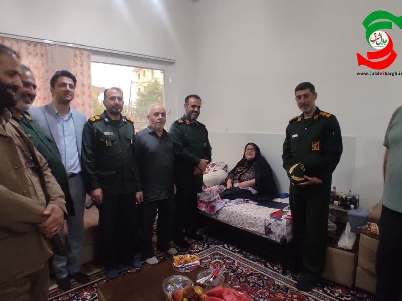 دیدار فرمانده سپاه قدس گیلان با مادران۲ شهید دفاع مقدس؛ شهیدان رنجبر و آذرزرتشت در آستانه اشرفیه