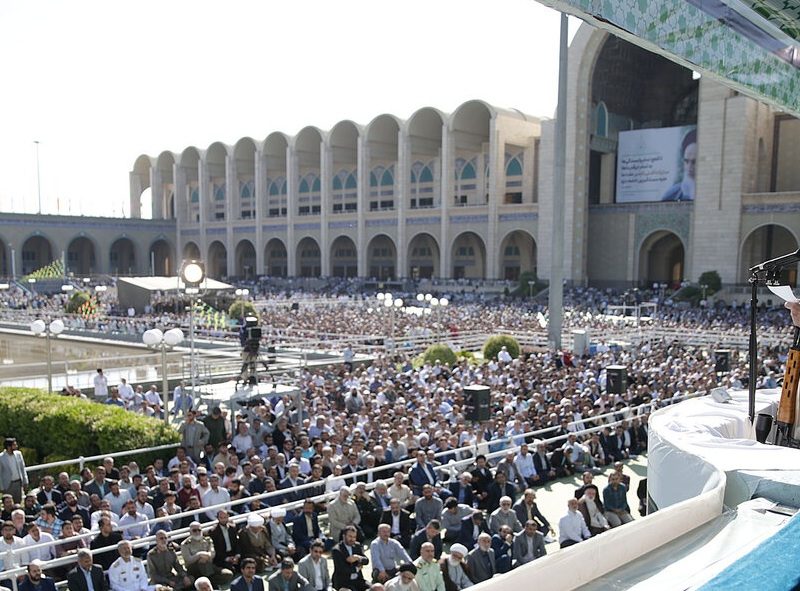 رهبر انقلاب: در انجام وظیفه نه تعلل می کنیم و نه شتاب زده می شویم/کار درخشان نیروهای مسلح ما دو سه شب قبل یک کار کاملاً قانونی و مشروع بود