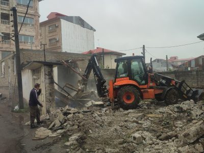 تخریب ۱۰ واحد مسکونی برای بازگشایی محور خیابان ۴۲متری طرح توسعه حرم مطهر آستانه اشرفیه+ عکس و فیلم