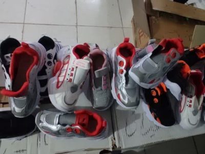 اهدای  ۱۲۰ جفت کفش توسط یک خیرآستانه ای کمیته امداد