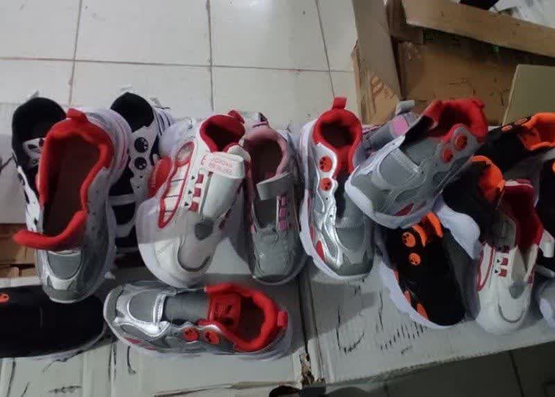 اهدای  ۱۲۰ جفت کفش توسط یک خیرآستانه ای کمیته امداد