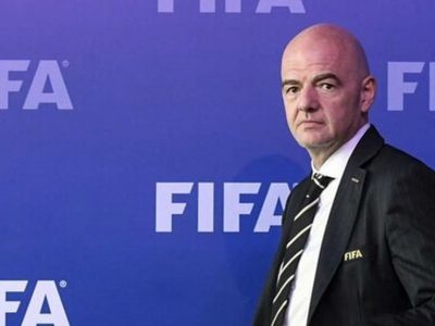 پست ویژه رئیس فیفا از لاهیجان ایران + عکس/تاج رئیس فیفا را به لاهیجان دعوت کرد