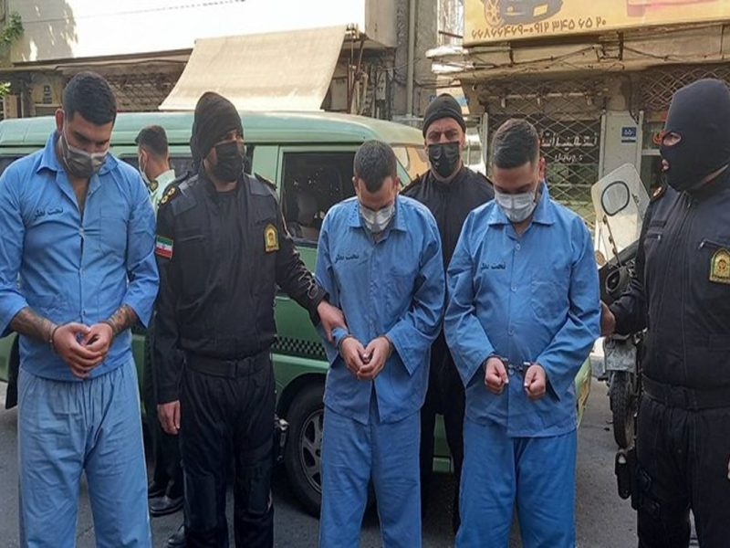 ۳ شرور که اقدام به مزاحمت، قمه کشی و تخریب خودرو در شهرستان تالش کرده بودند دستگیر شدند