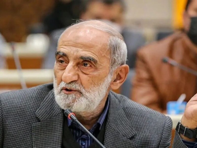 حامیان مذاکره با آمریکا یا ‌دیوانه‌اند‌ یا سر و سری با دشمن دارند