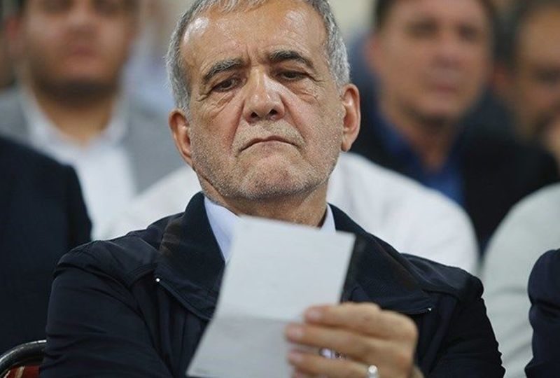 نامه دانشجویان بسیجی به پزشکیان درباره عملکرد دولت/ برخی رویکردها حاکی از نگاه به دهان شیطان اکبر است/ توهم چراغ سبز، برخی کارگزاران را شیدا کرده!