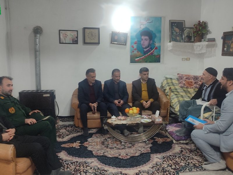 دیدار نماینده مجلس وفرماندار شهرستان آستانه اشرفیه با پدر شهید سهراب نظری