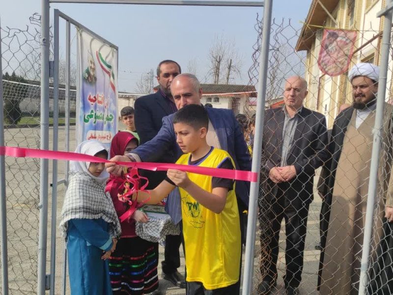 افتتاح یک قطعه زمین چمن مصنوعی  و نواخته شدن زنگ انقلاب د دبیرستان شهید قربانی   آستانه اشرفیه + عکس
