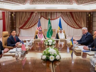 زلنسکی: پیشنهاد واشنگتن برای آتش‌بس ۳۰ روزه در زمین، دریا و طول خط مقدم را پذیرفتیم / آمریکا باید روسیه را [هم] برای انجام این کار متقاعد کند