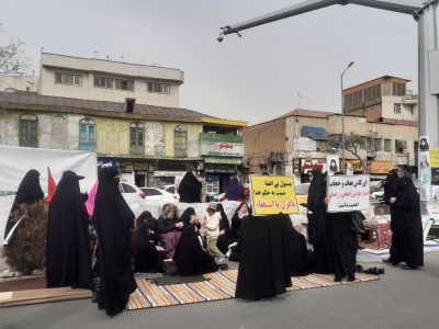 تحصن کنندگان رادیکال مقابل مجلس، پس از ۴۸ روز، با ورود نیرو‌های انتظامی، متفرق شدند / مشاور قالیباف: پایان تحصن غیرقانونی پس از صبر مهربانانه…