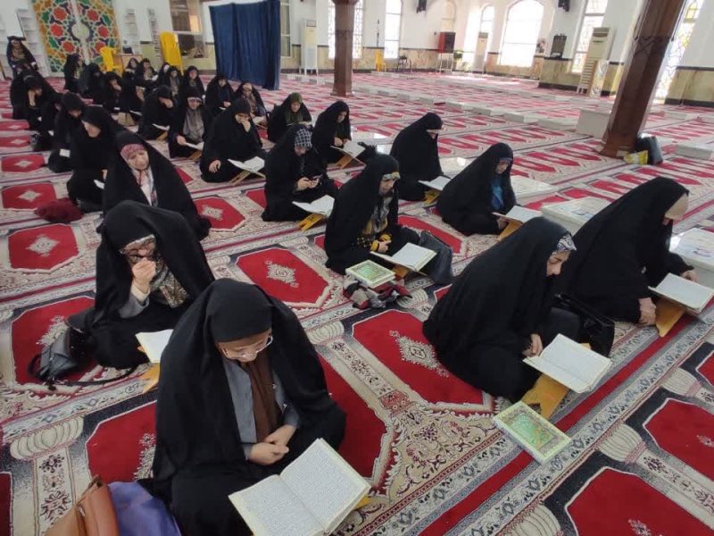 محفل انس با قرآن کریم در جوار شهدای ۸ سال دفاع مقدس آستانه اشرفیه برگزارشد