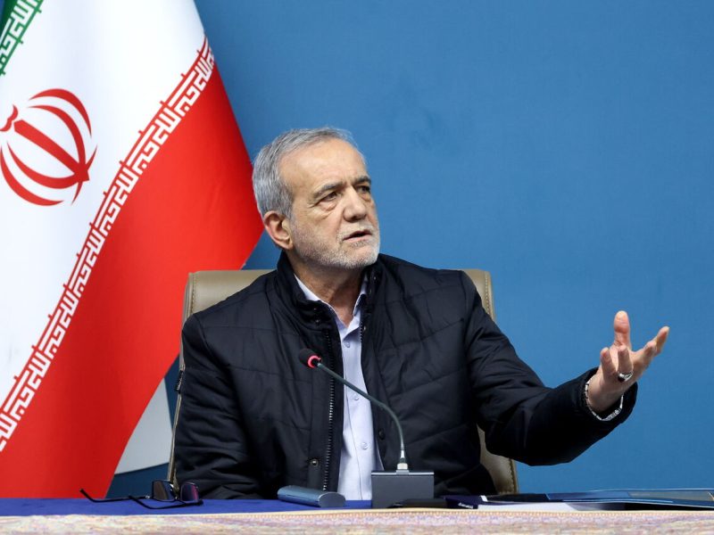 انتقاد رئیس‌جمهور از دو قطبی‌ سازی‌های کاذب/ خواهان گفت‌وگو از موضع برابر هستیم