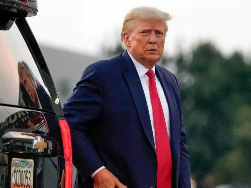 ترامپ: ما مسئله با ایران را حل خواهیم کرد؛ این یک موضوع آسان است / مذاکرات با تهران باید سریع انجام شود / آنها نباید بمب هسته‌ای داشته باشند / مذاکره با ایران را بخاطر دنیا انجام می‌دهم / فکر می‌کنم ایرانی ها دارند ما را سر می‌دوانند، چون عادت کرده بودند با آدم‌های احمق در این کشور طرف باشند