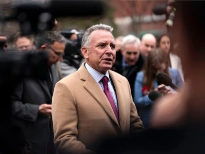 واشنگتن پست: ایران در ابتدا به ویتکاف پیشنهاد مذاکرات بدون توقف ۳ هفته ای را داده بود / هدف این بود که از تأثیرگذاری عوامل خارجی و خراب شدن روند پیشرفت جلوگیری شود /  مذاکره‌کنندگان آمریکایی با این پیشنهاد مخالفت کردند؛ آنها گفتند که ویتکاف ترجیح می‌دهد فقط برای یک روز یا حتی چند ساعت در جلسات سطح بالا حضور پیدا کند