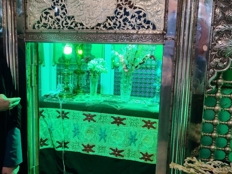 گزارش تصویری از آئین معنوی عطر افشانی و غبارروبی ضریح مطهر حضرت سید جلال الدین اشرف (ع) در آستانه اشرفیه +تصاویر