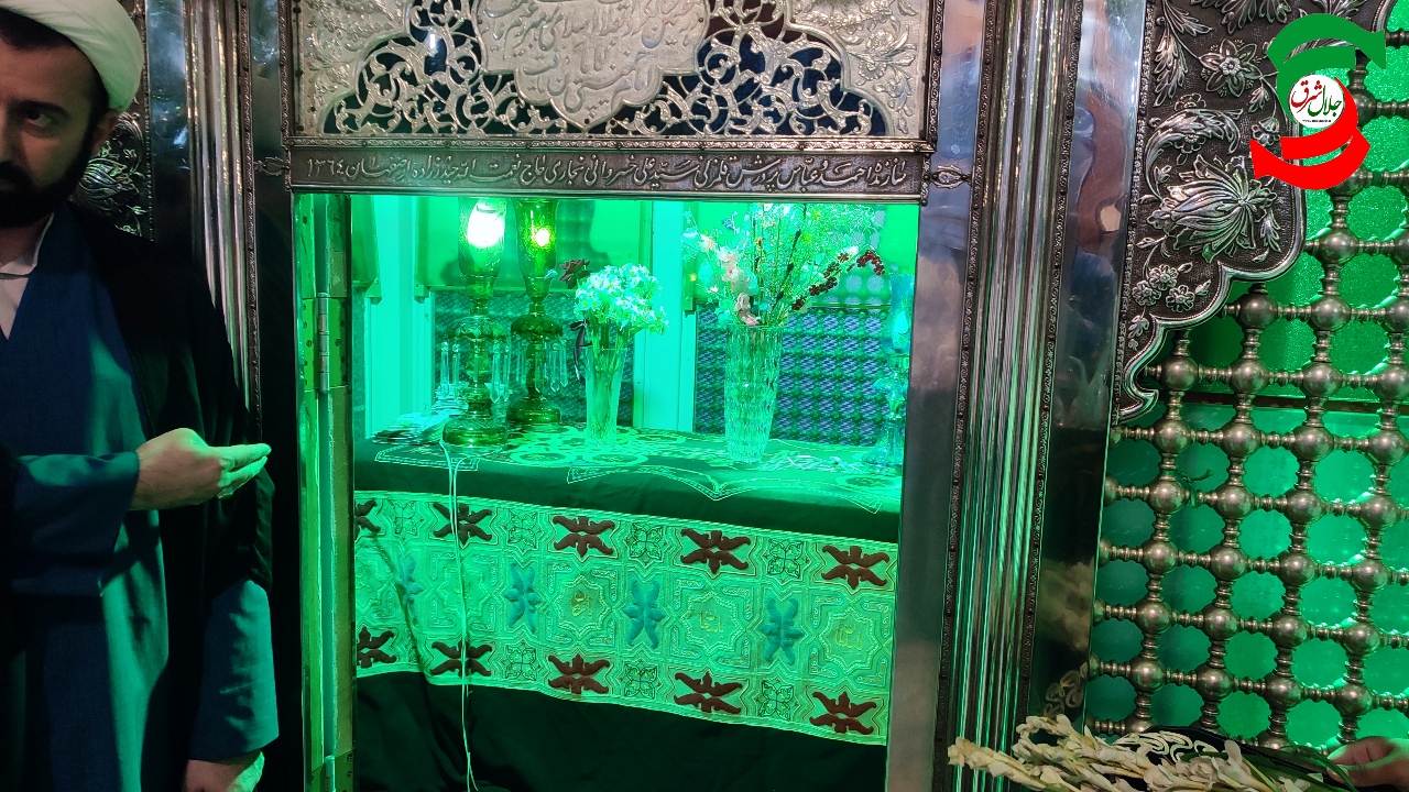گزارش تصویری از آئین معنوی عطر افشانی و غبارروبی ضریح مطهر حضرت سید جلال الدین اشرف (ع) در آستانه اشرفیه +تصاویر