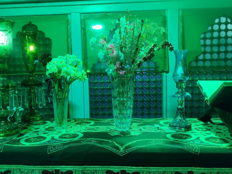 گزارش تصویری از آئین معنوی عطر افشانی و غبارروبی ضریح مطهر حضرت سید جلال الدین اشرف (ع) در آستانه اشرفیه + فیلم