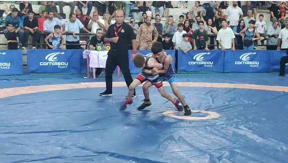 برگزاری جشنواره کشتی آزاد و فرنگی خردسالان استان گیلان در آستانه اشرفیه