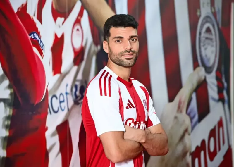 از بوشهر تا بندر پیرئوس: کارگران، طارمی را بغل کردند